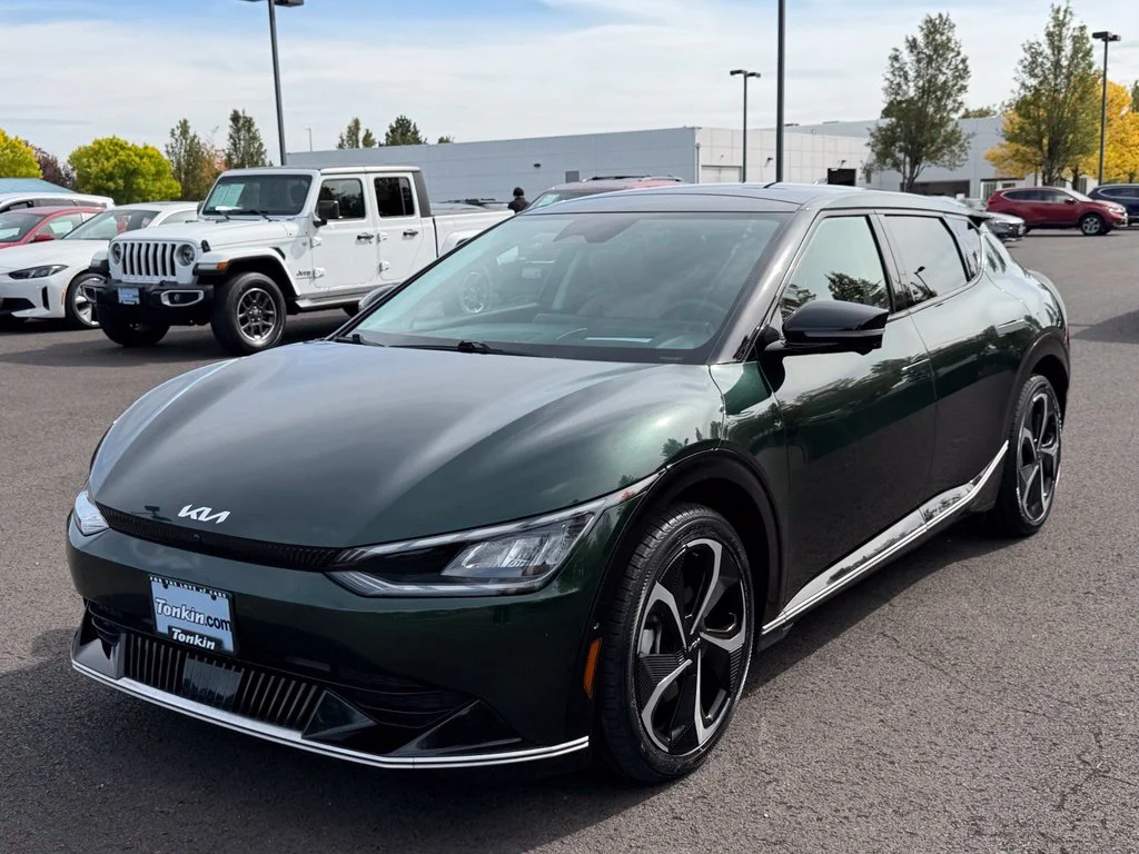 Used 2023 Deep Forest Green Kia GT-Line image 4