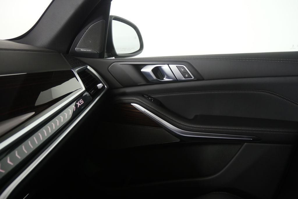 New 2026 Manhattan Green Metallic BMW xDrive50e image 22