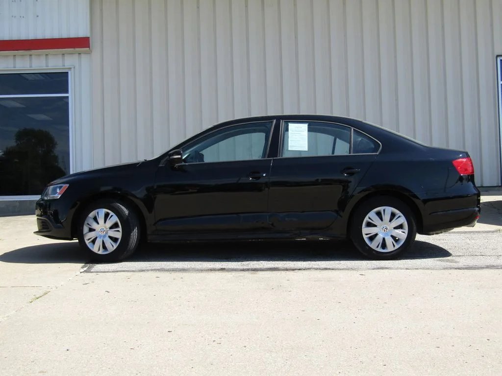 Used 2011  Volkswagen 2.5L SE image 7