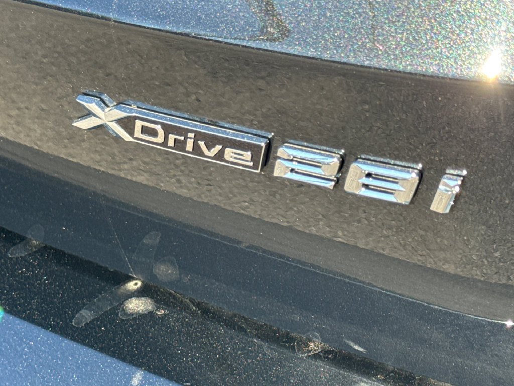 New 2027 Black Sapphire Metallic BMW xDrive28i image 12