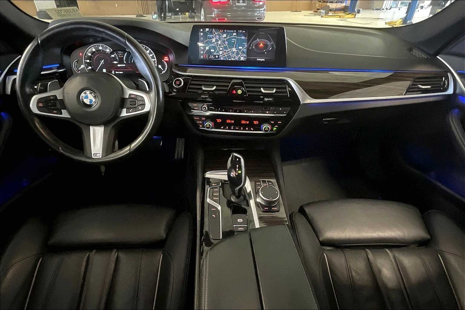 Used 2019 Black Sapphire Metallic BMW 530e iPerformance image 14