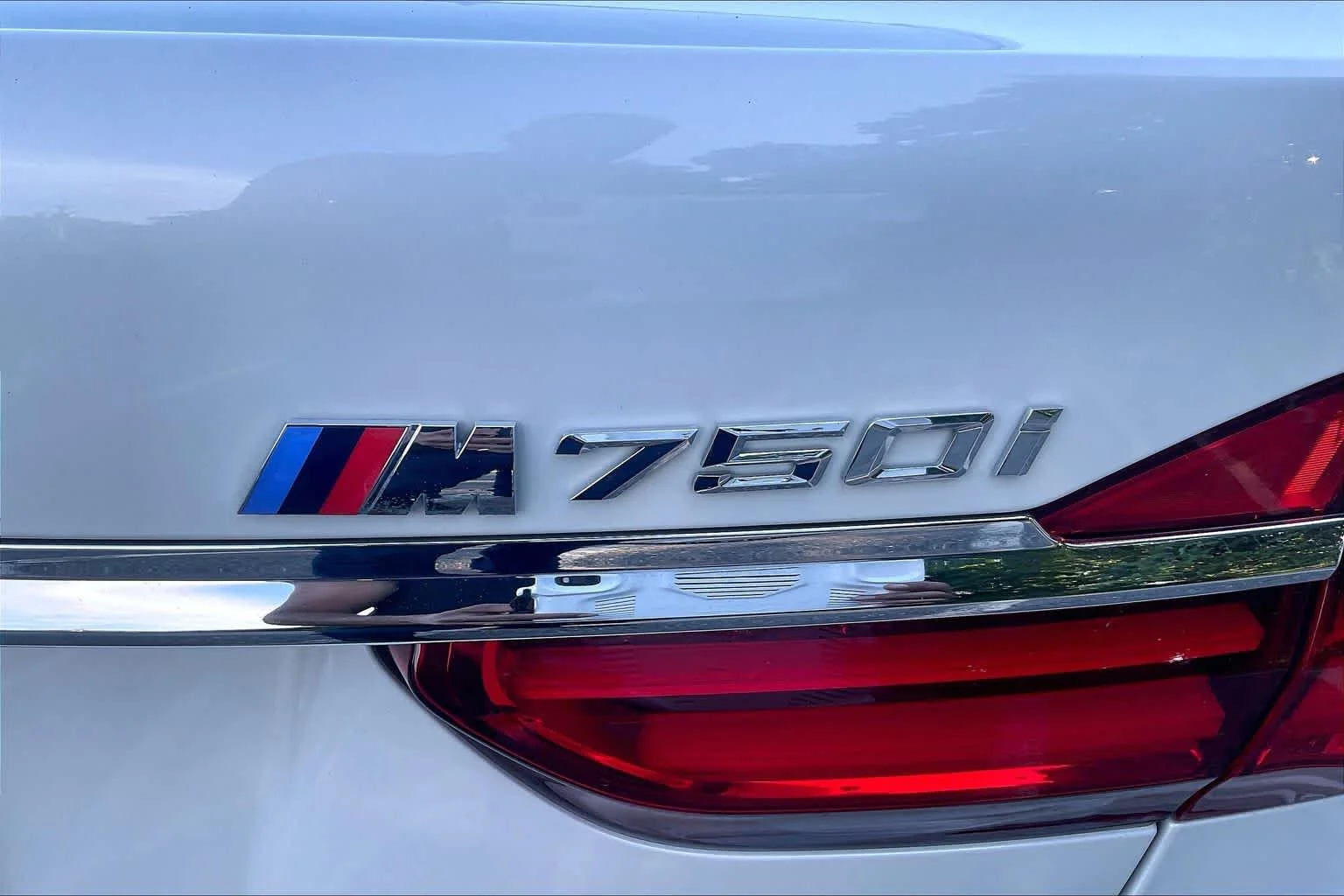 Used 2019 Mineral White Metallic BMW 750i xDrive image 9