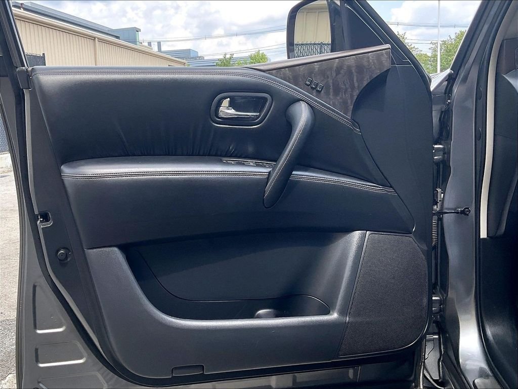 Used 2023 Gray Nissan Platinum image 9