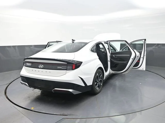 Used 2025 White Hyundai SEL image 44