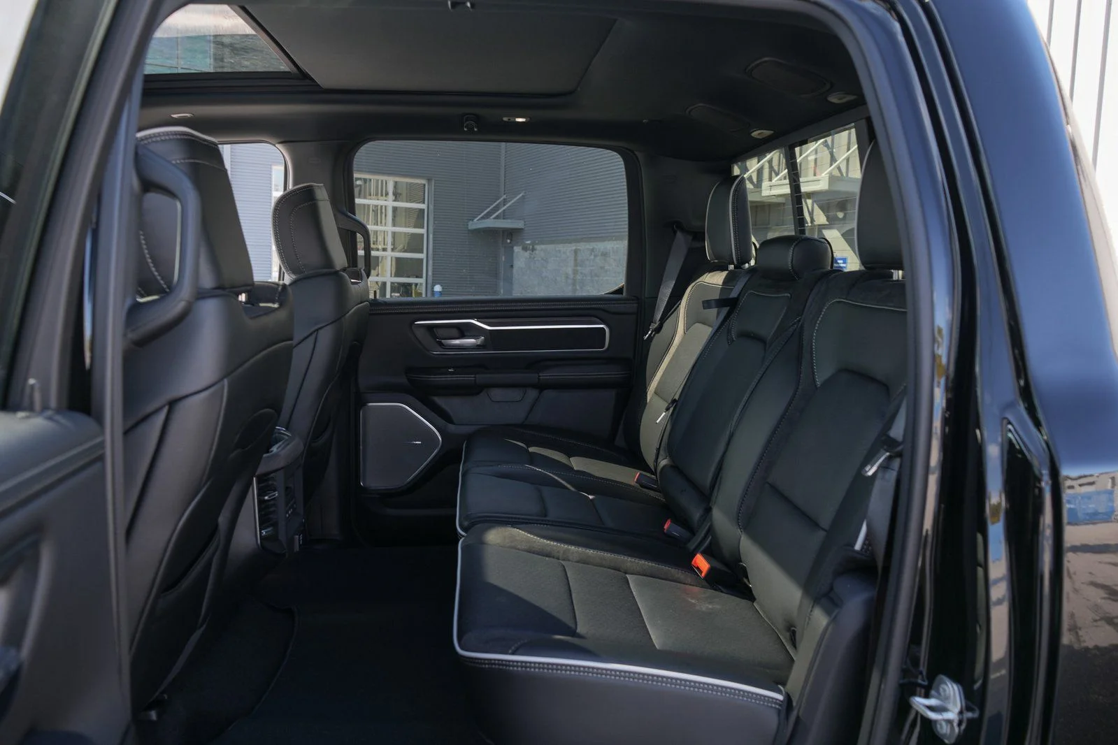 New 2026 Diamond Black Crystal Pearl-Coat Exterior Paint RAM Laramie image 20