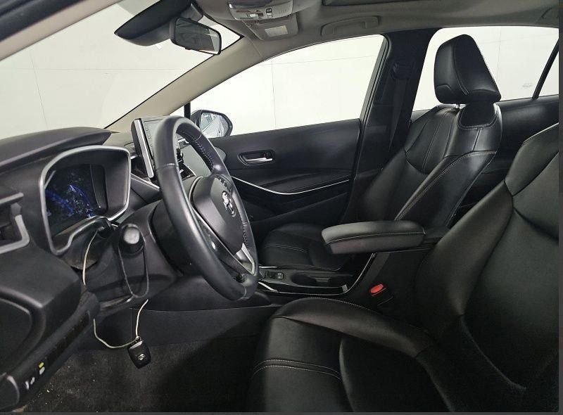 Used 2022 Silver Toyota XLE image 3
