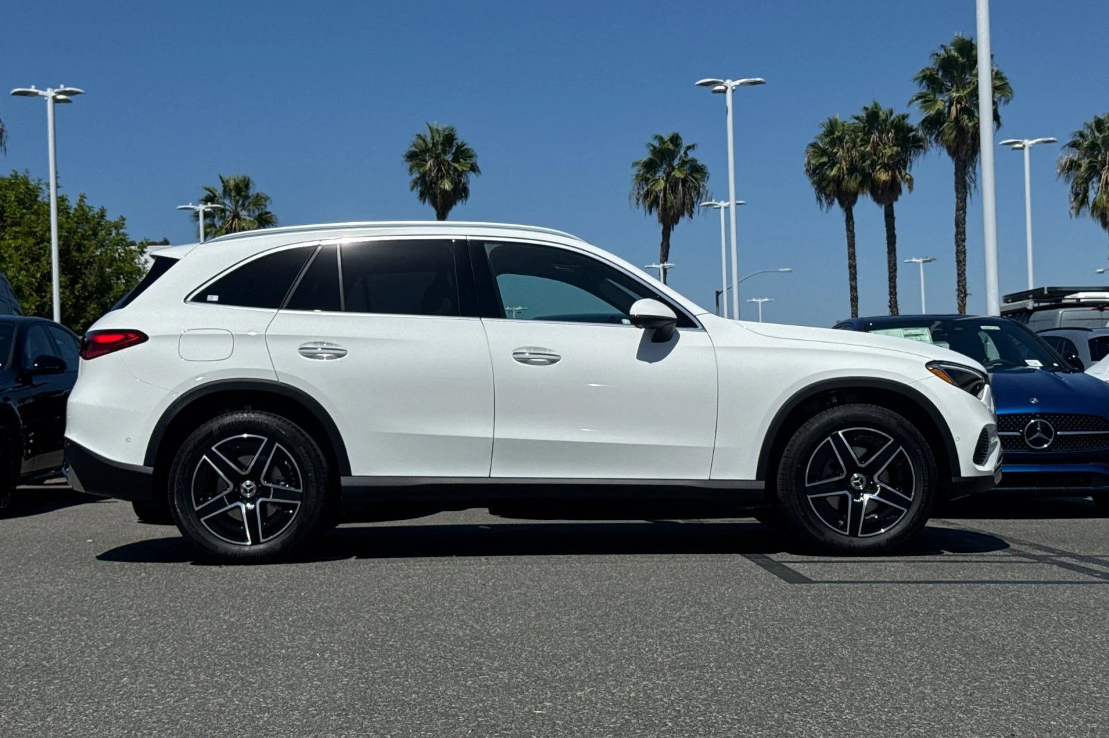 New 2027 Polar White Mercedes-Benz GLC 300 image 3