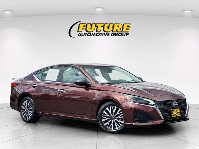 Used 2025 Red Nissan 2.5 SV image 1
