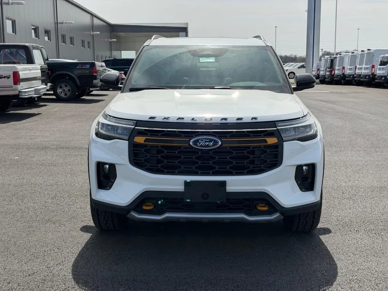 New 2026 Star White Metallic Tri-Coat Ford Tremor® image 2