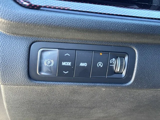 Used 2025 Black Chevrolet Z71 image 35