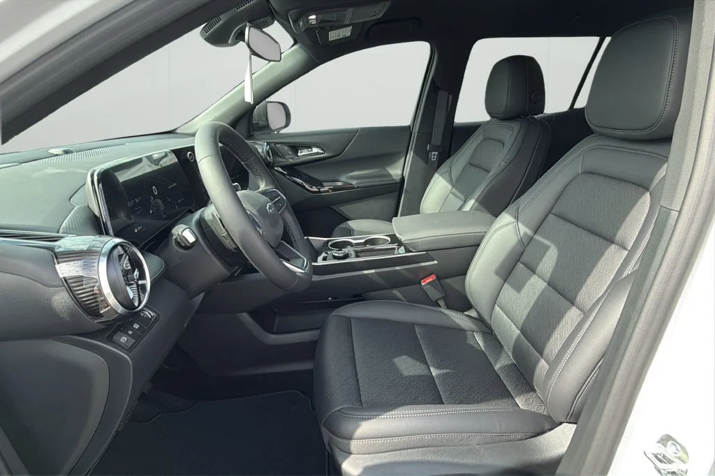 New 2027 Summit White Chevrolet LT image 18