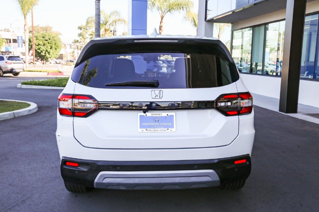 Certified Used 2024 Platinum White Pearl Honda 2WD EX-L image 6