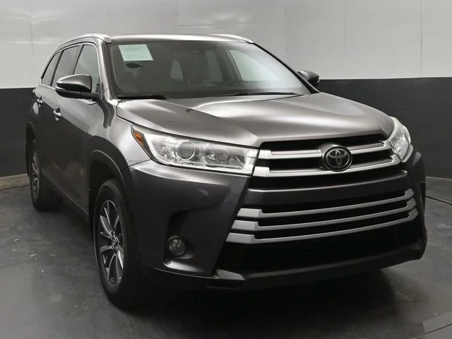 Used 2019 Toyota Highlander XLE with VIN 5TDKZRFH5KS572584 for sale in Roswell, NM
