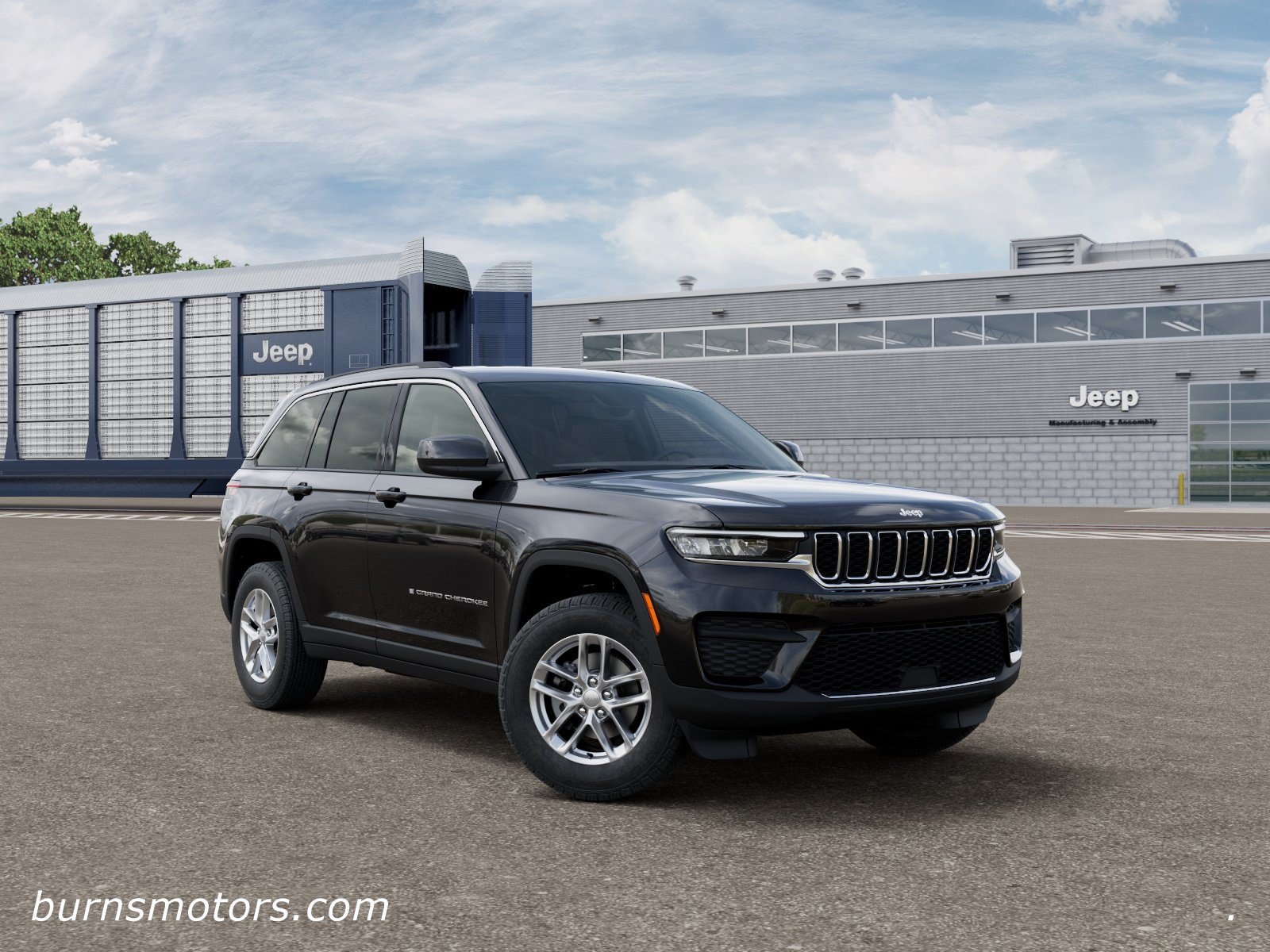 New 2026 Diamond Black Crystal Pearl-Coat Exterior Paint Jeep Laredo image 5