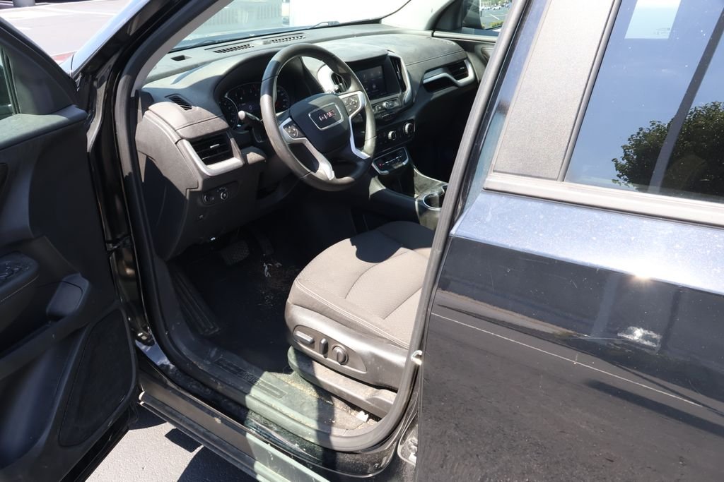 Used 2023 Ebony Twilight Metallic GMC SLE image 10