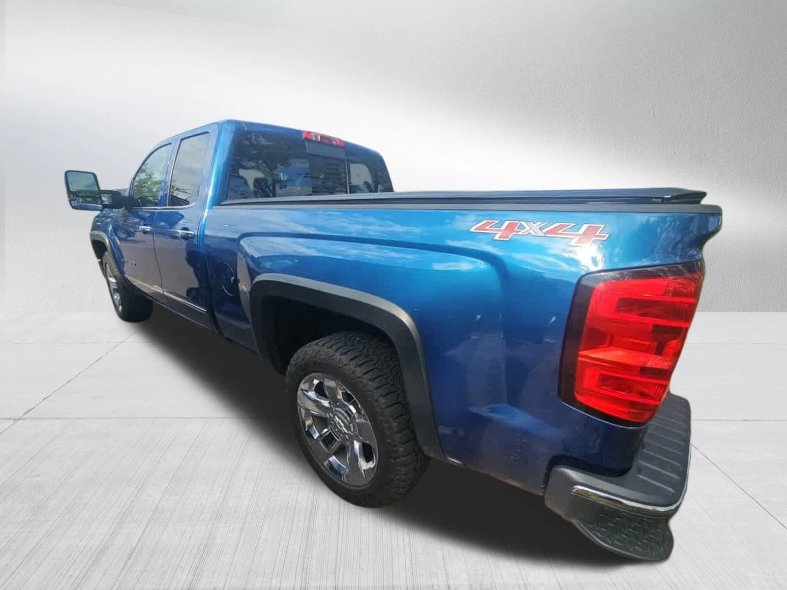Used 2015 Deep Ocean Blue Metallic Chevrolet LTZ image 6