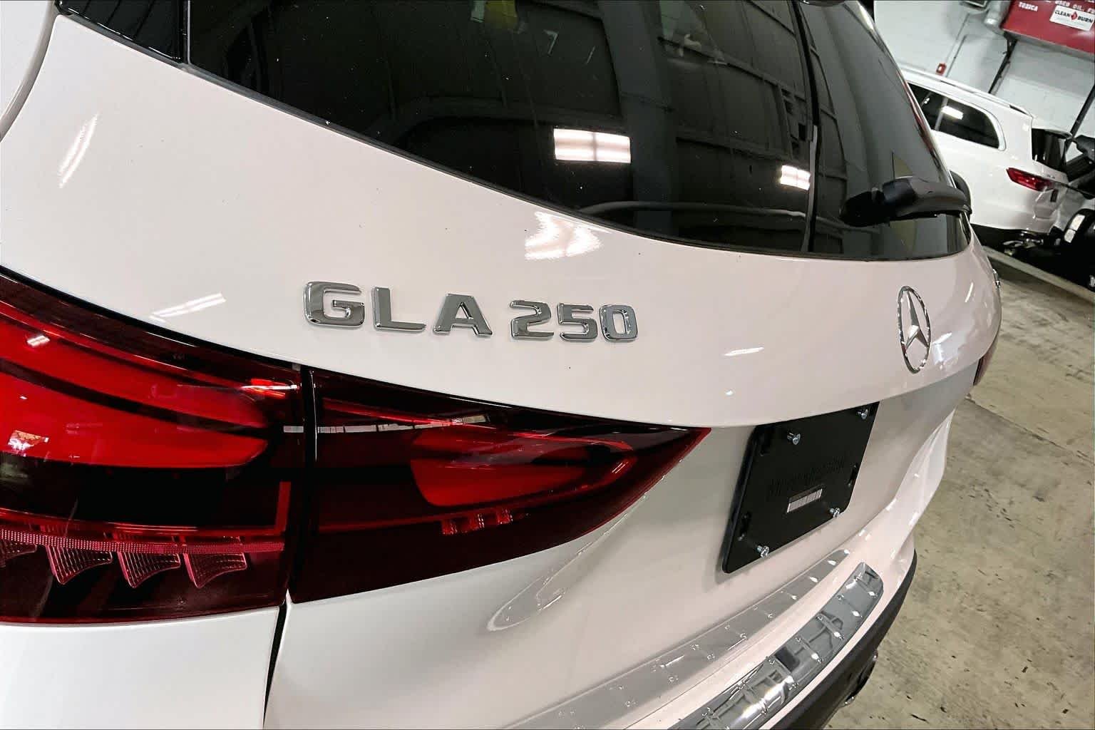 New 2026 Polar White Mercedes-Benz GLA 250 image 7