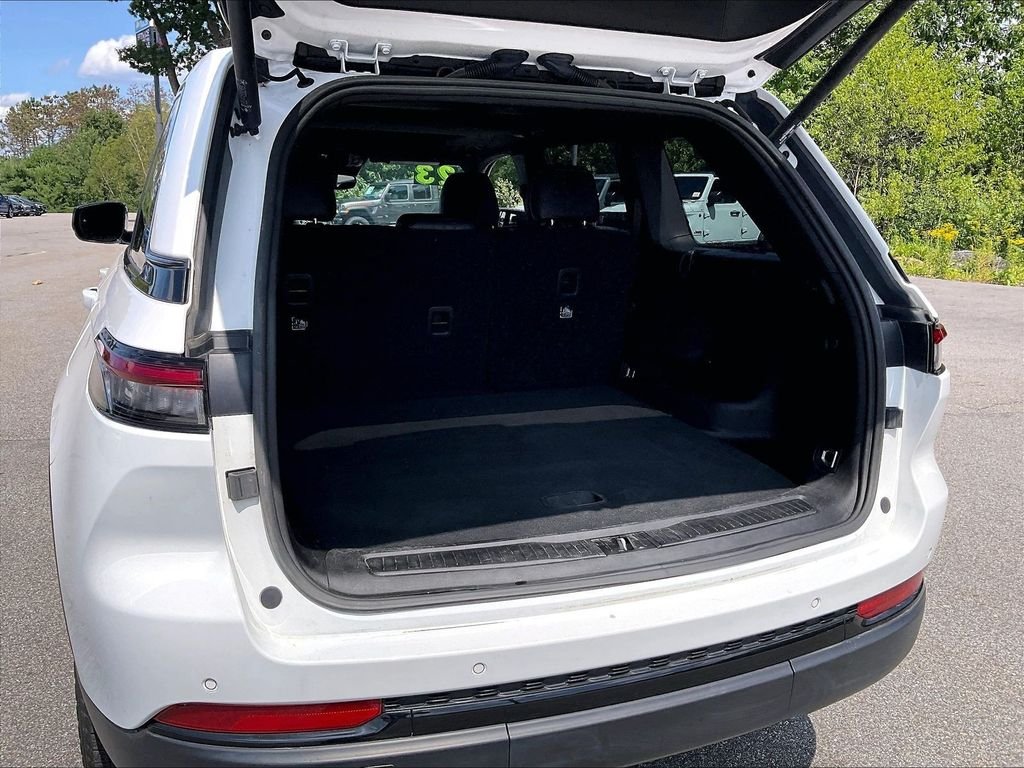 Used 2023 White Jeep Altitude X image 34