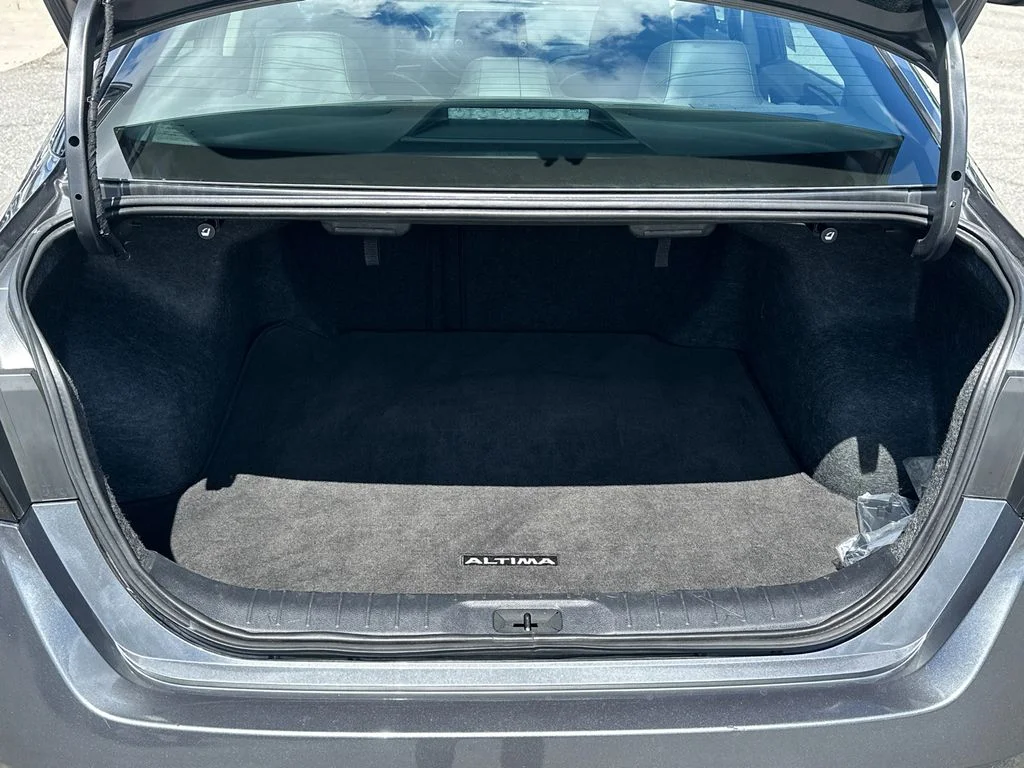 Used 2025 Gray Nissan 2.5 SR image 18