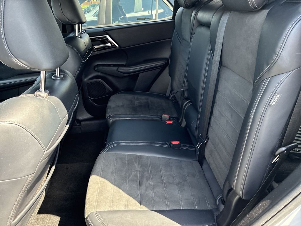 Used 2024 White Mitsubishi SE image 19