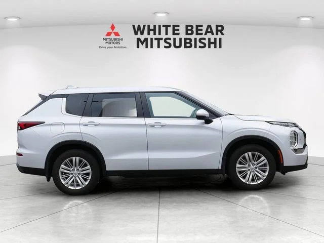 Used 2023 White Diamond Mitsubishi ES image 6
