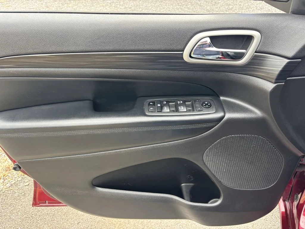 Used 2021 Red Jeep Laredo X image 13