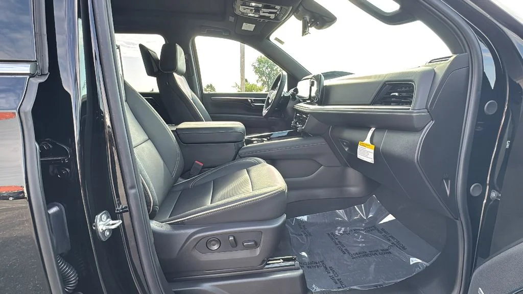 2026 Chevrolet Suburban Premier - Photo 8
