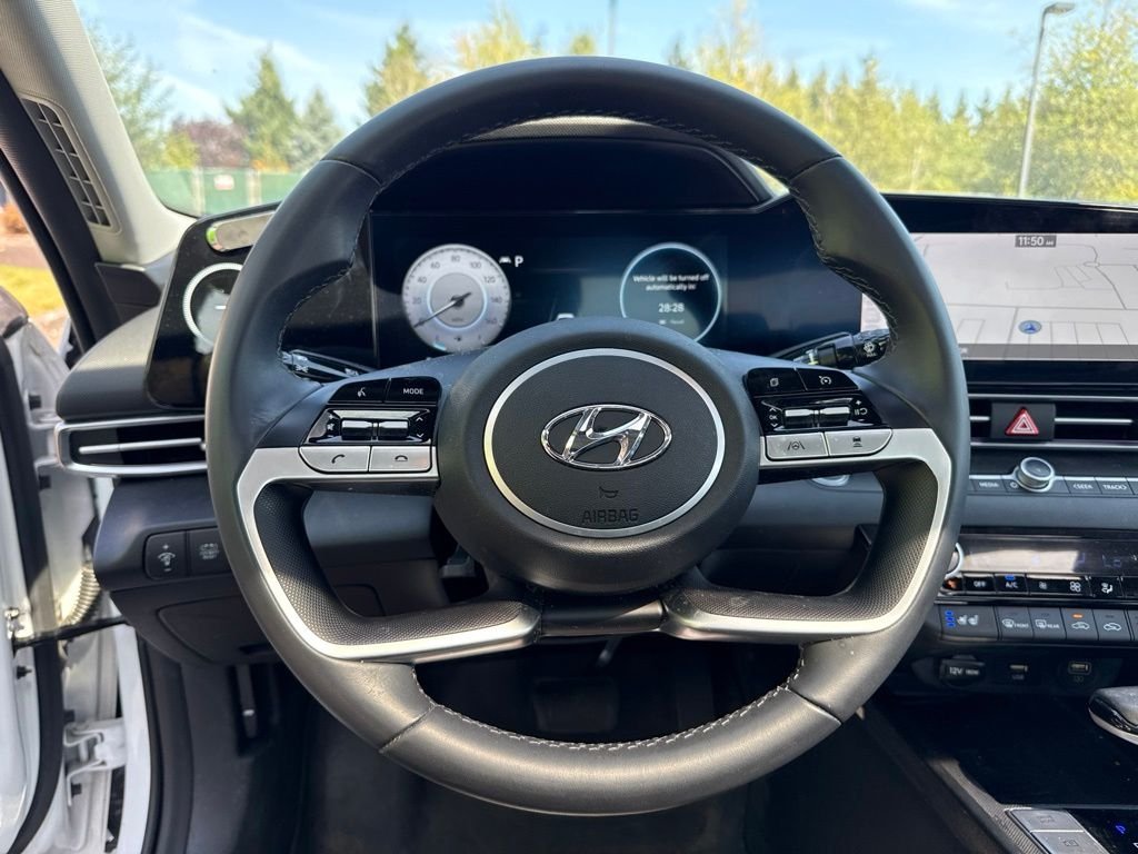 Used 2023 Lunar White Hyundai Limited image 9