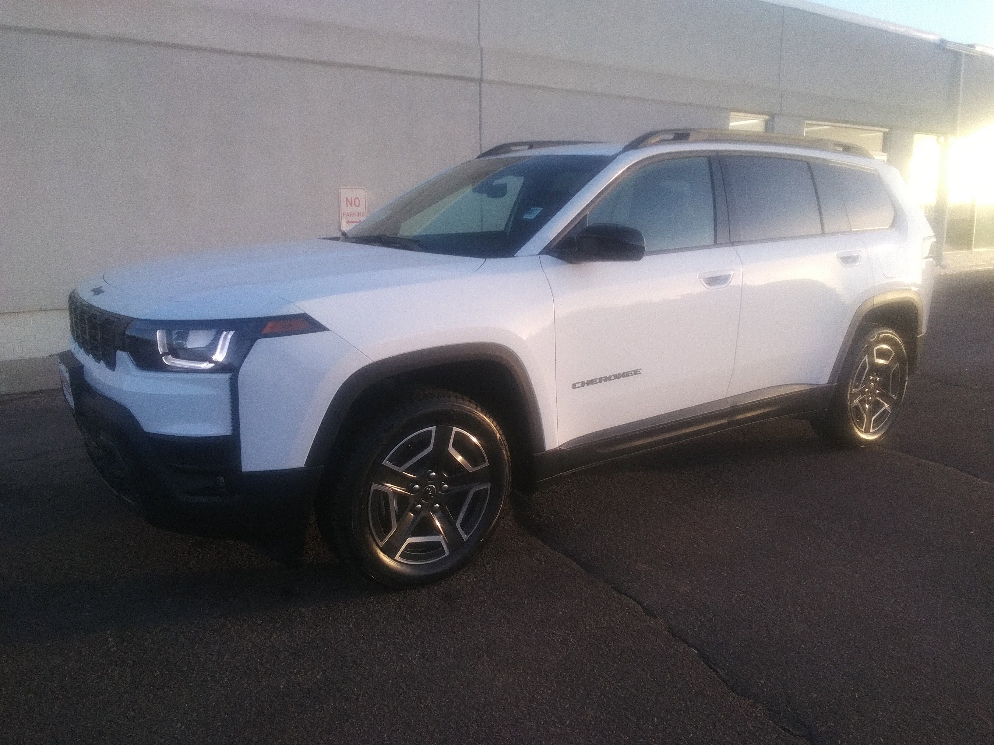 New 2026 Bright White Clear-Coat Exterior Paint Jeep Limited image 2
