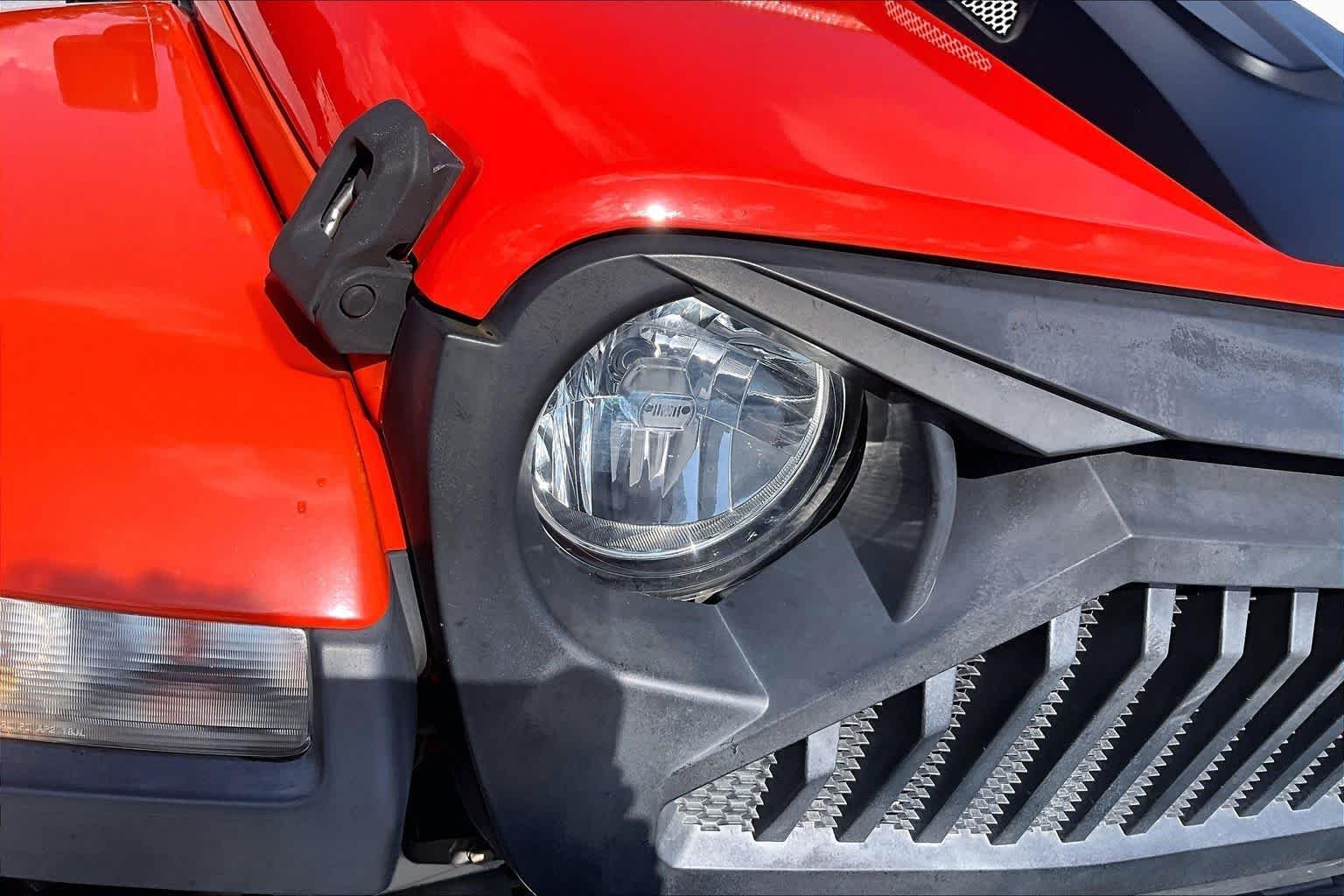 Used 2019 Punkn Metallic Clear Coat Jeep Sahara image 27