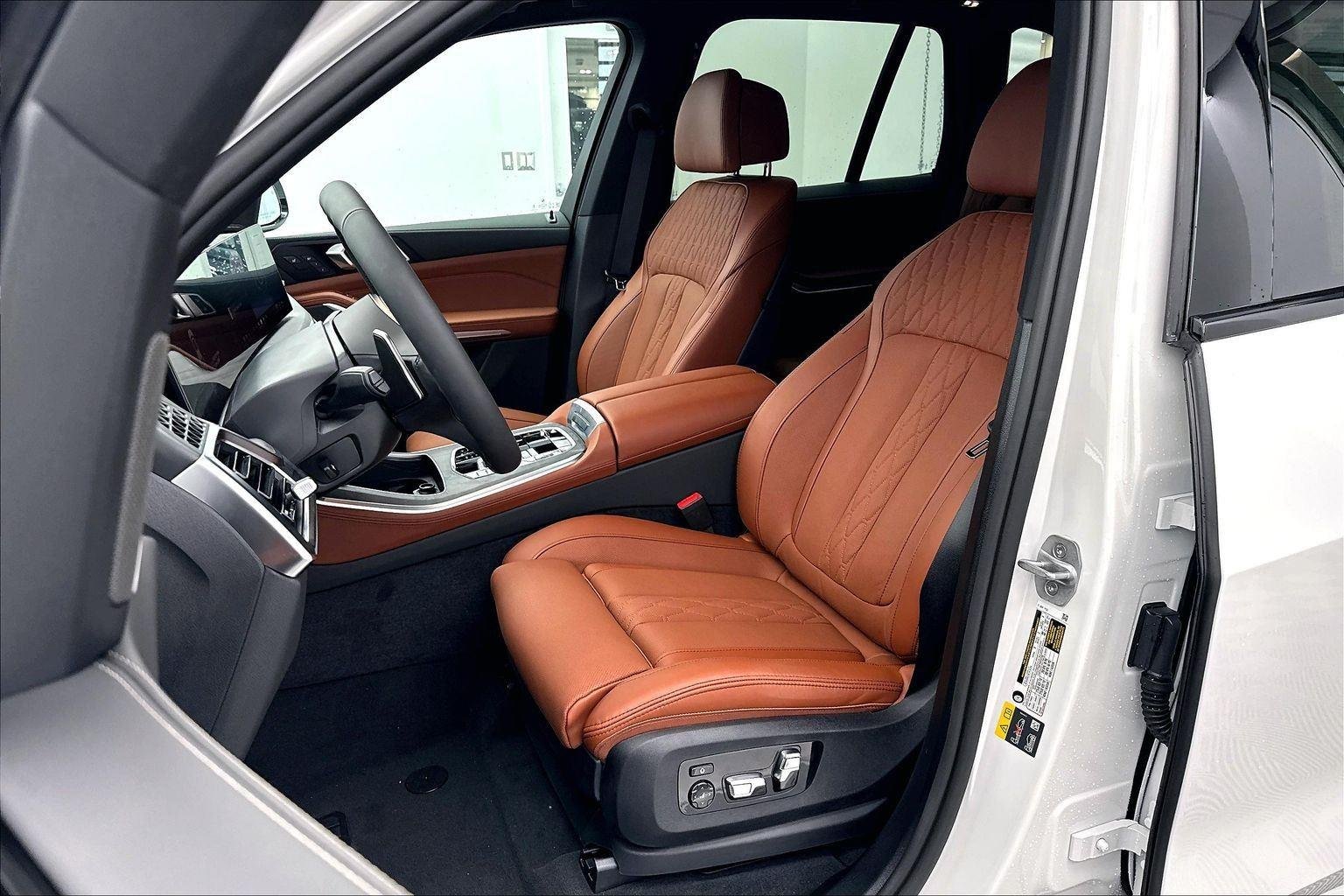 New 2026 Mineral White Metallic BMW xDrive50e image 27