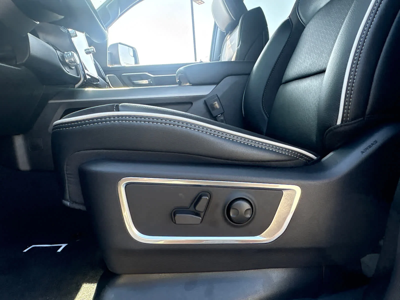 New 2026 Bright White Clearcoat Ram Laramie image 19