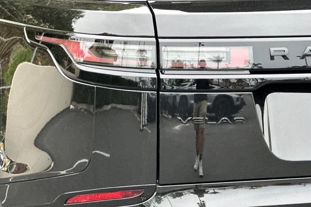 New 2026 Santorini Black Land Rover Dynamic SE image 25