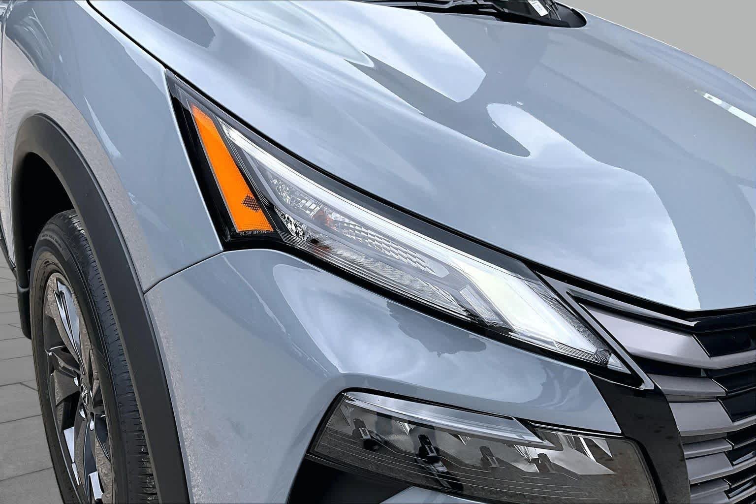 New 2026 Boulder Gray Pearl Nissan SV image 18