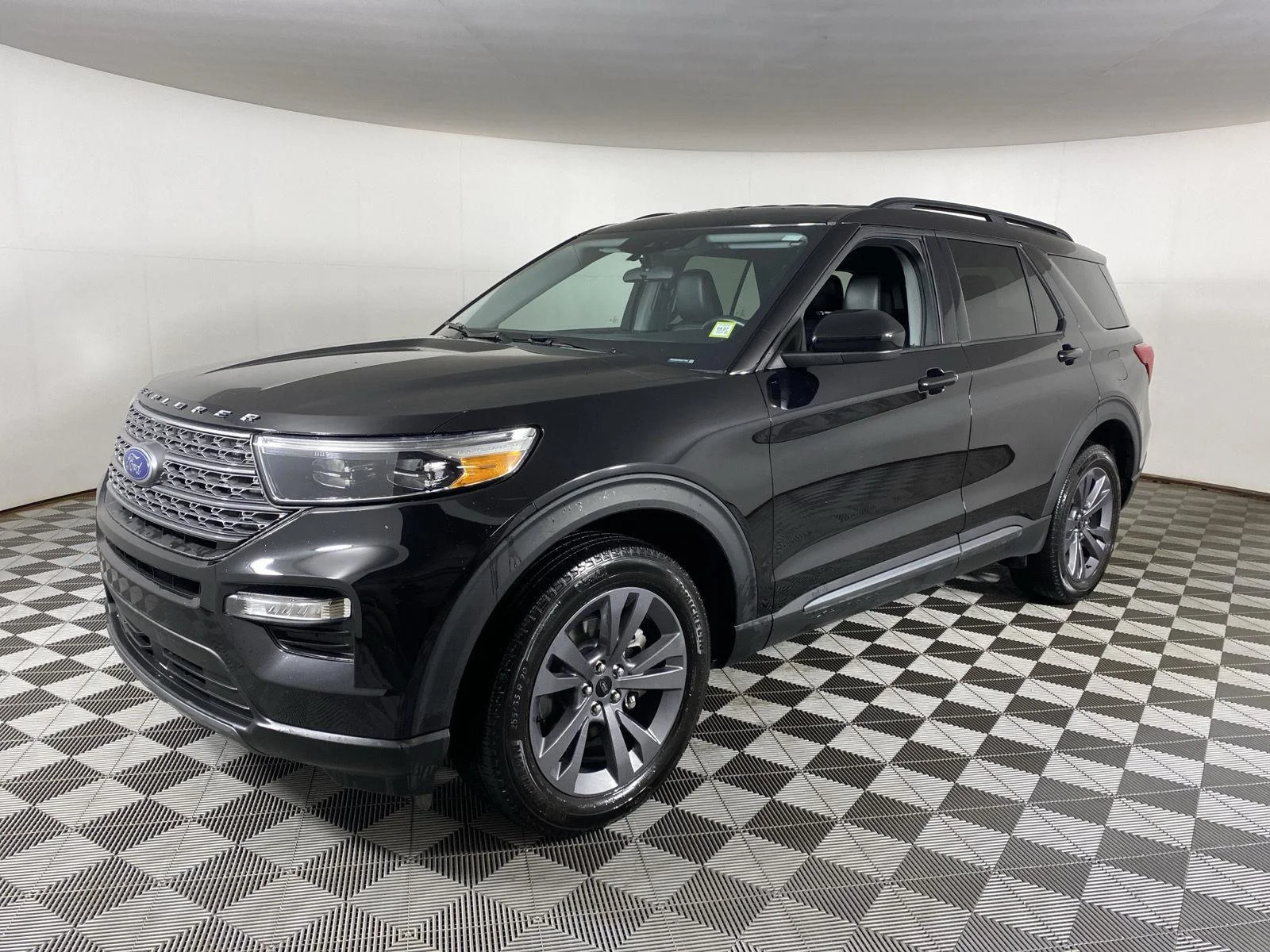 Used 2024 Agate Black Ford XLT image 3