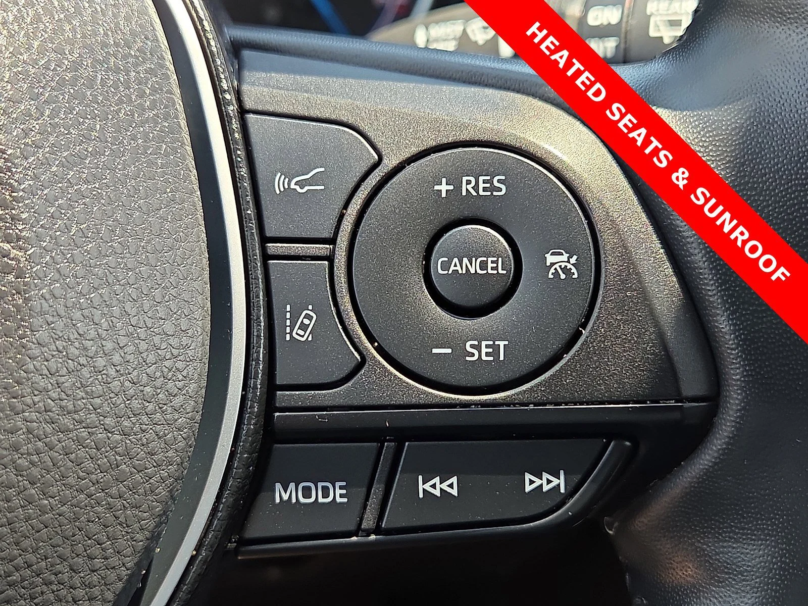 Used 2024 Magnetic Gray Metallic Toyota Hybrid XLE Premium image 22