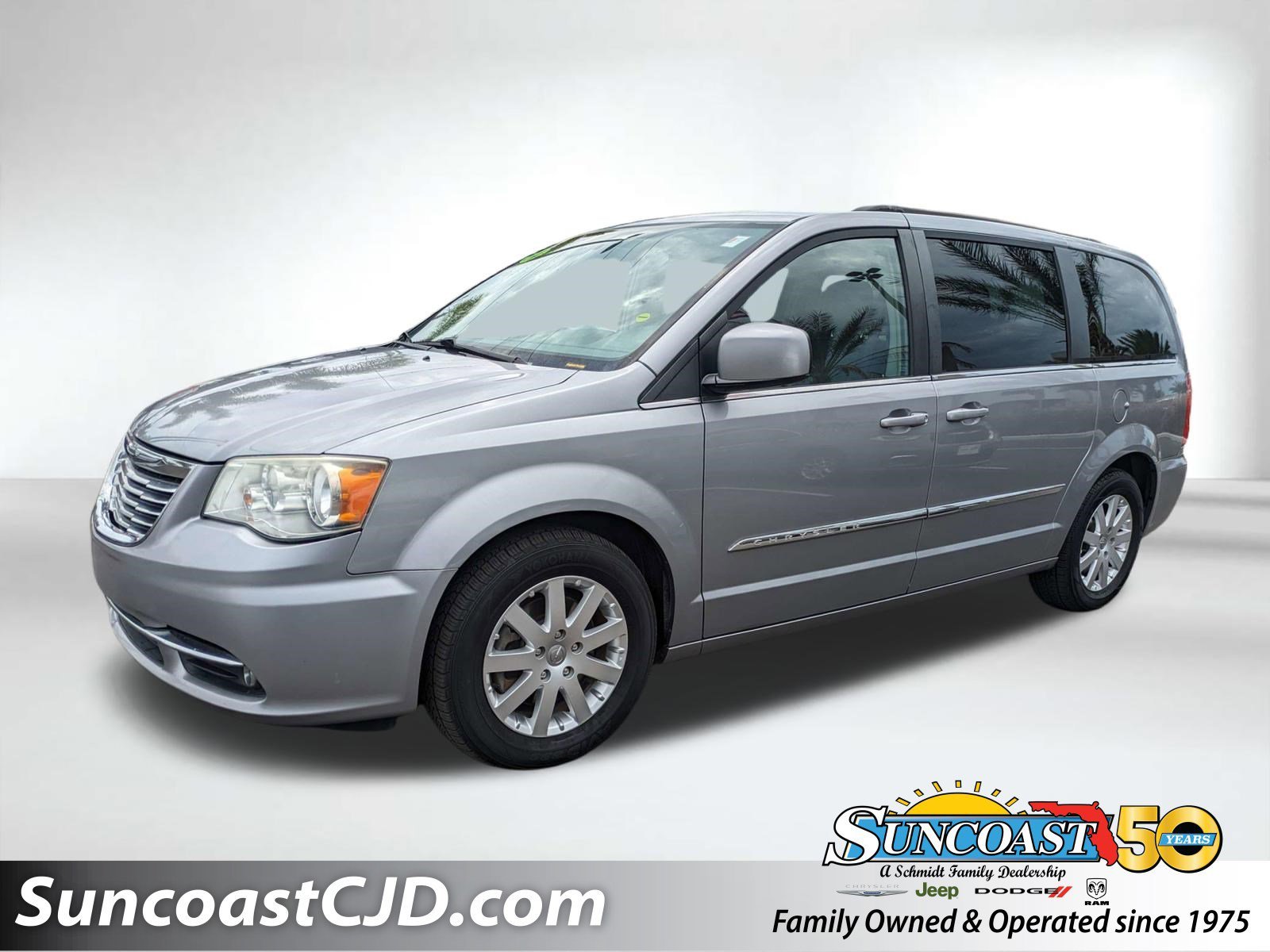 2014 Chrysler Town & Country Touring's photo