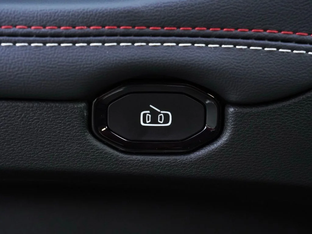 New 2026 Diamond Black Crystal Pearlcoat Dodge Scat Pack image 11