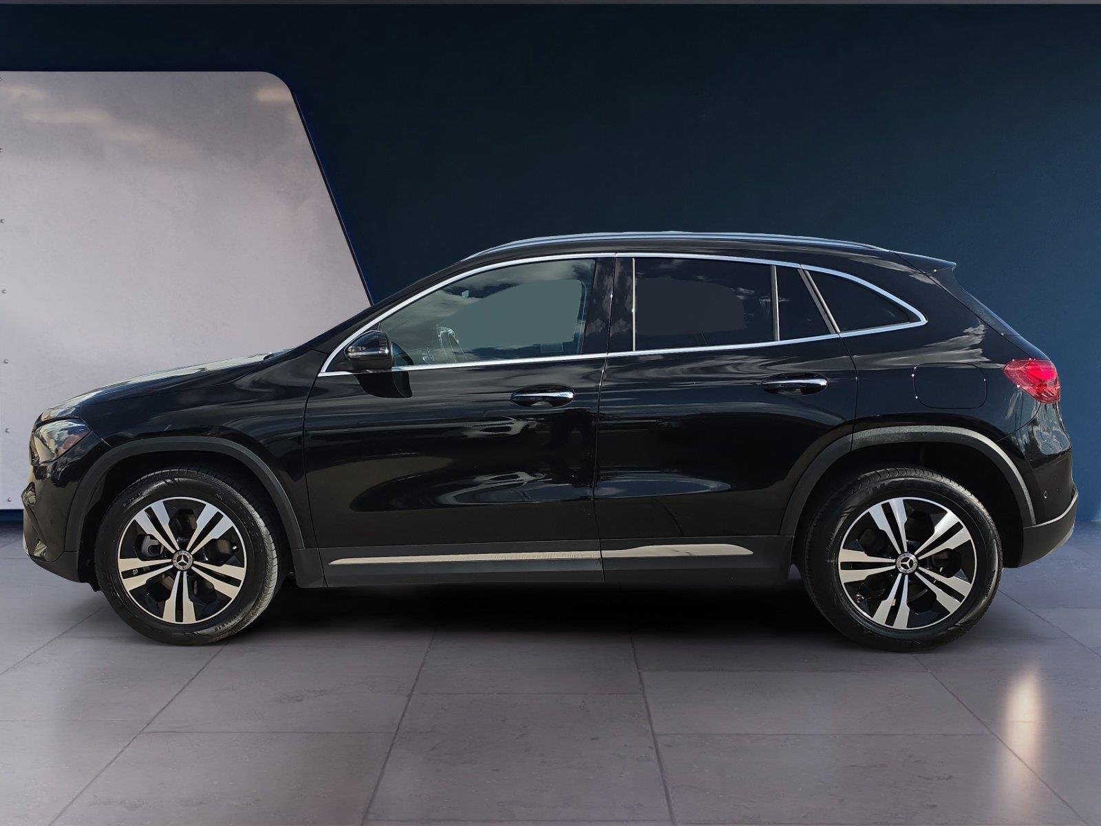 Used 2025 Night Black Mercedes-Benz GLA 250 image 2