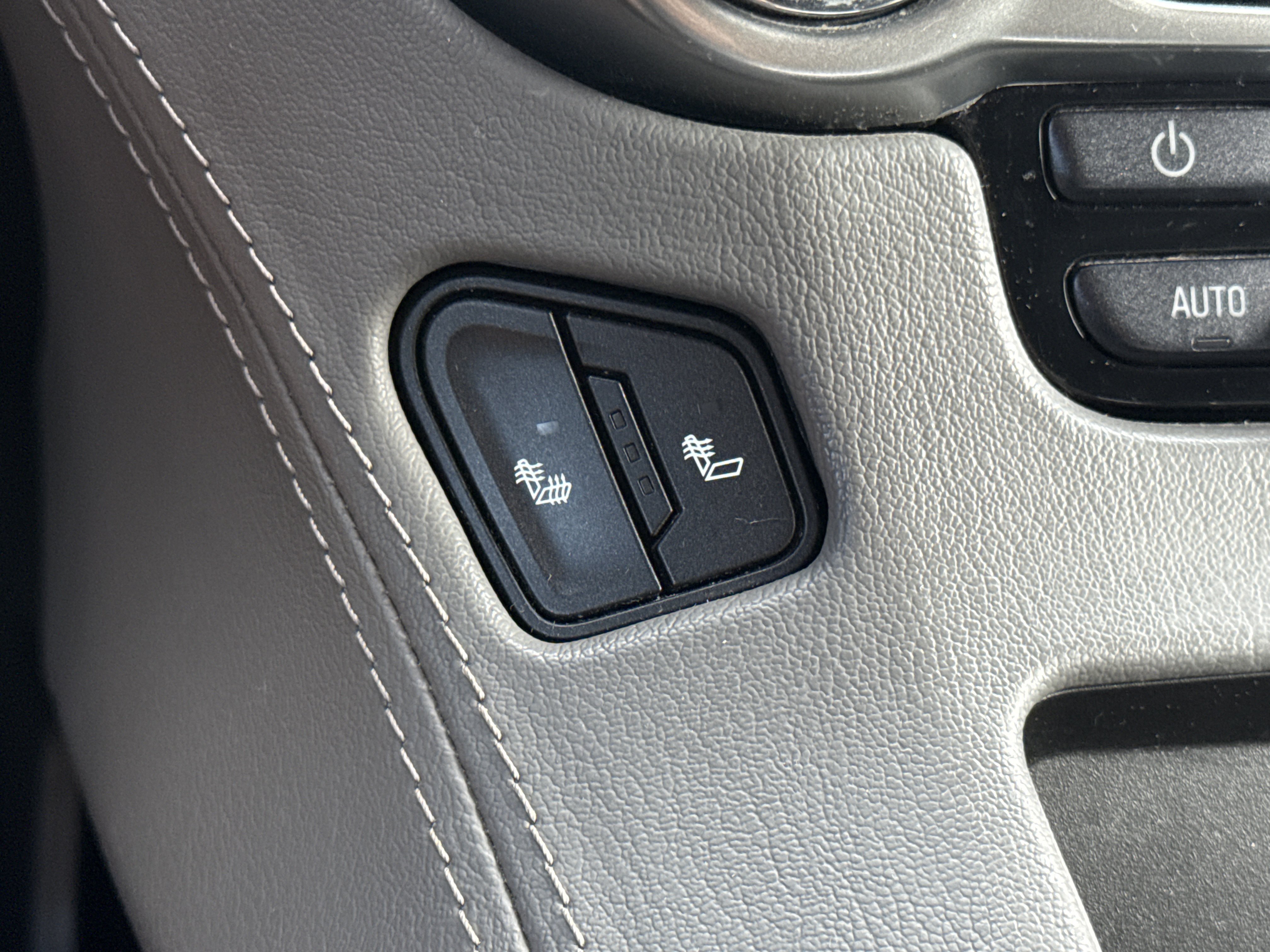 Used 2019 Summit White Chevrolet LT 4WD image 21