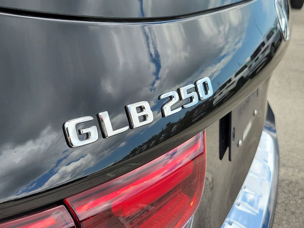 New 2026 Night Black Mercedes-Benz GLB 250 image 8
