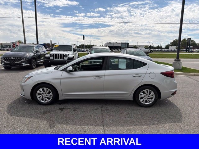 Used 2019 Silver Hyundai SE image 12