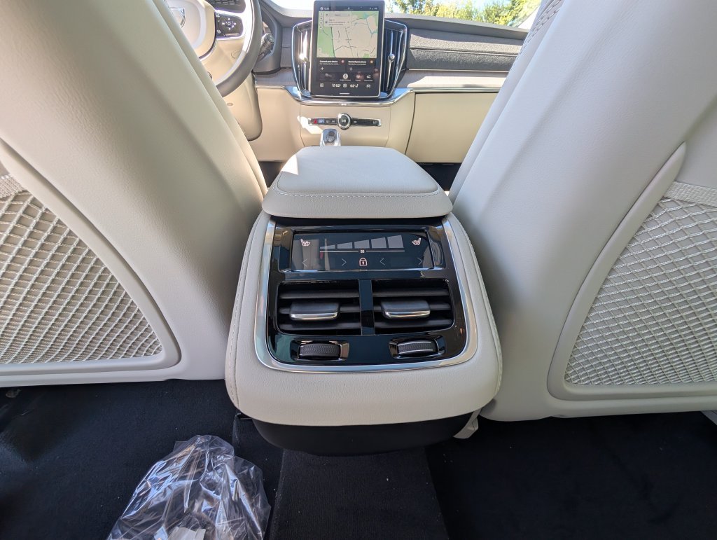 New 2026 Blue Volvo B6 Ultra image 10