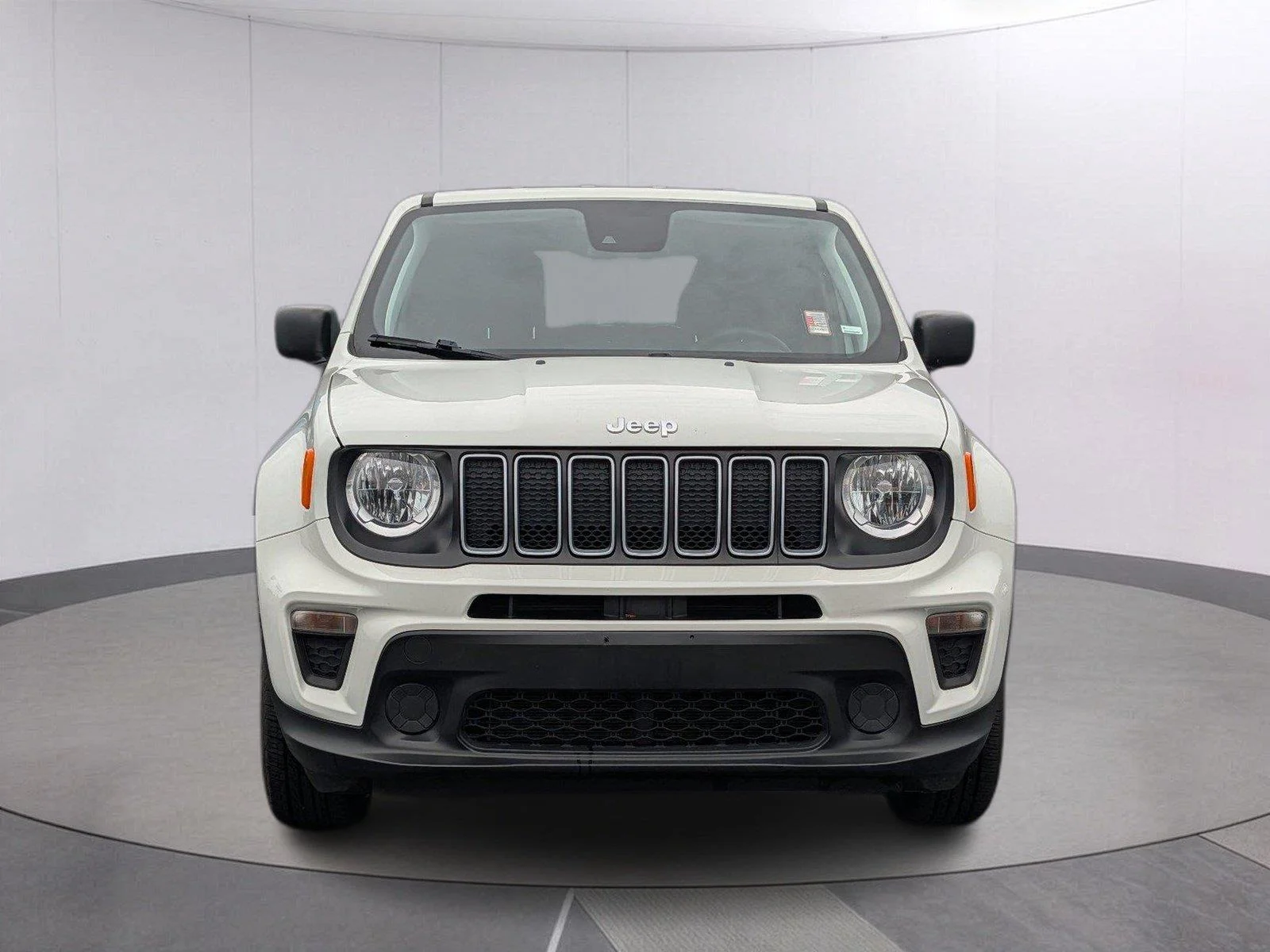 Used 2023 Alpine White Clearcoat Jeep Latitude image 8