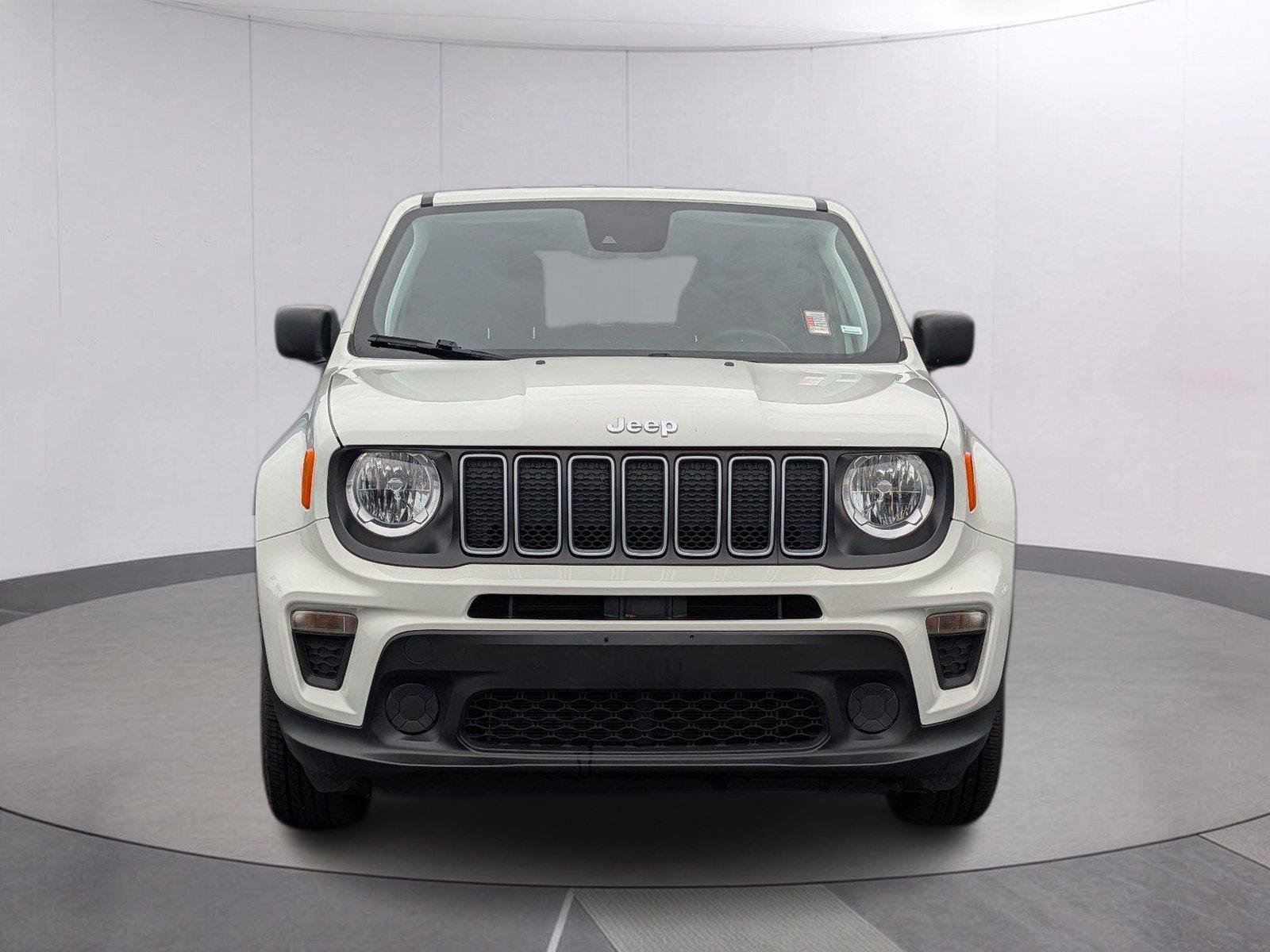 Used 2023 Alpine White Clearcoat Jeep Latitude image 8