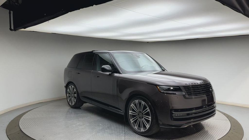 Used 2024 Charente Gray Premium Metallic Land Rover SE image 8