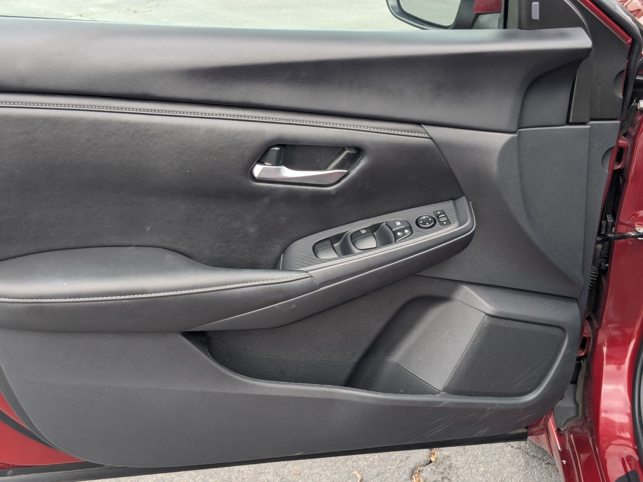 Used 2025 Scarlet Ember Tintcoat Nissan SV image 12