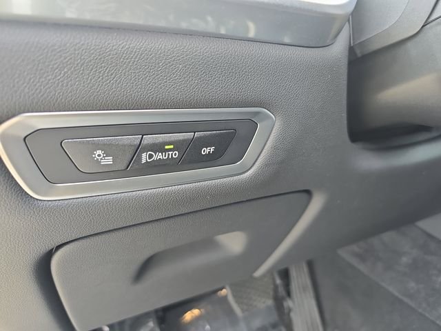 Used 2025 Green BMW xDrive40i image 30