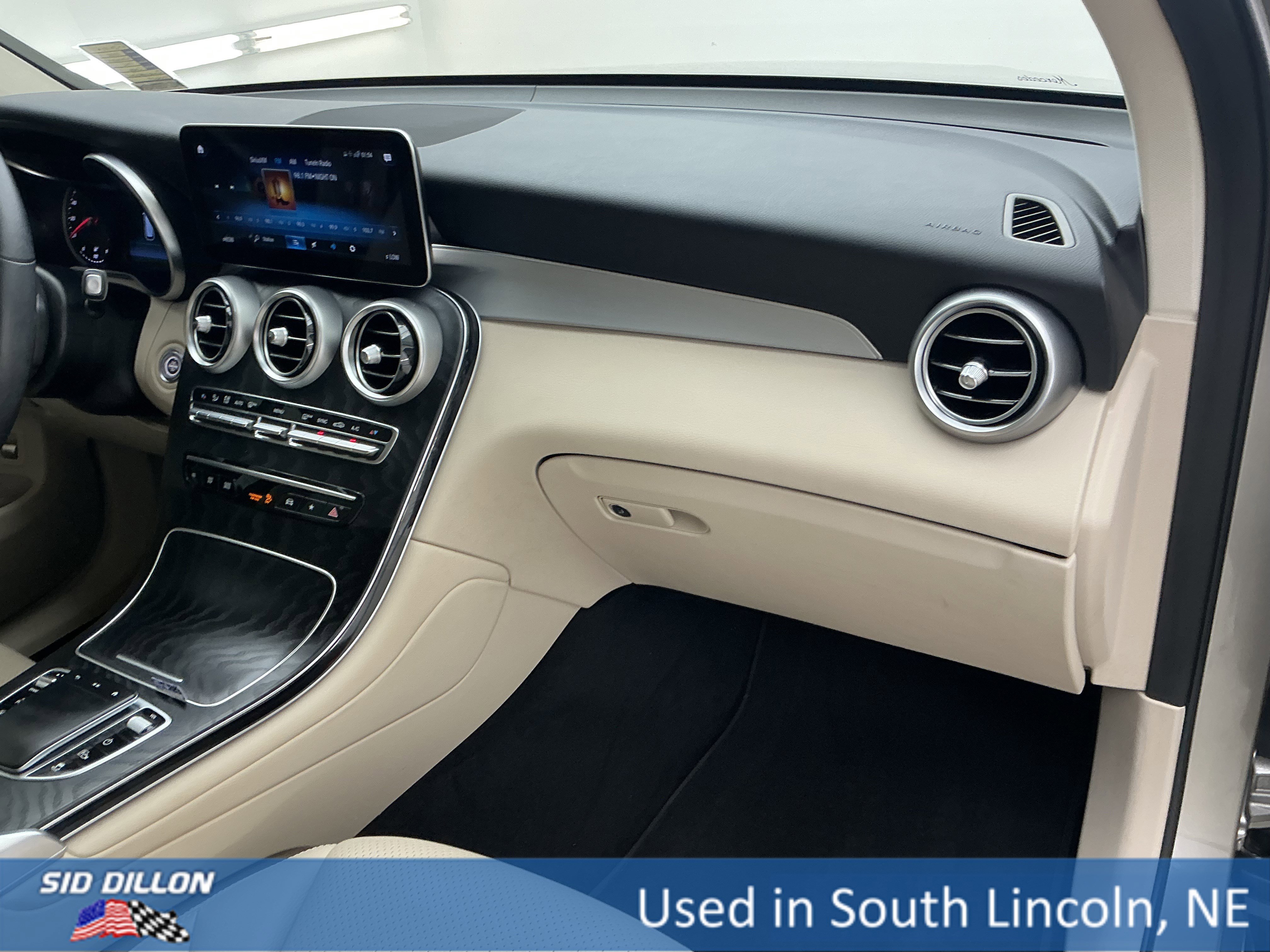 Used 2022 Silver Mercedes-Benz GLC 300 image 24