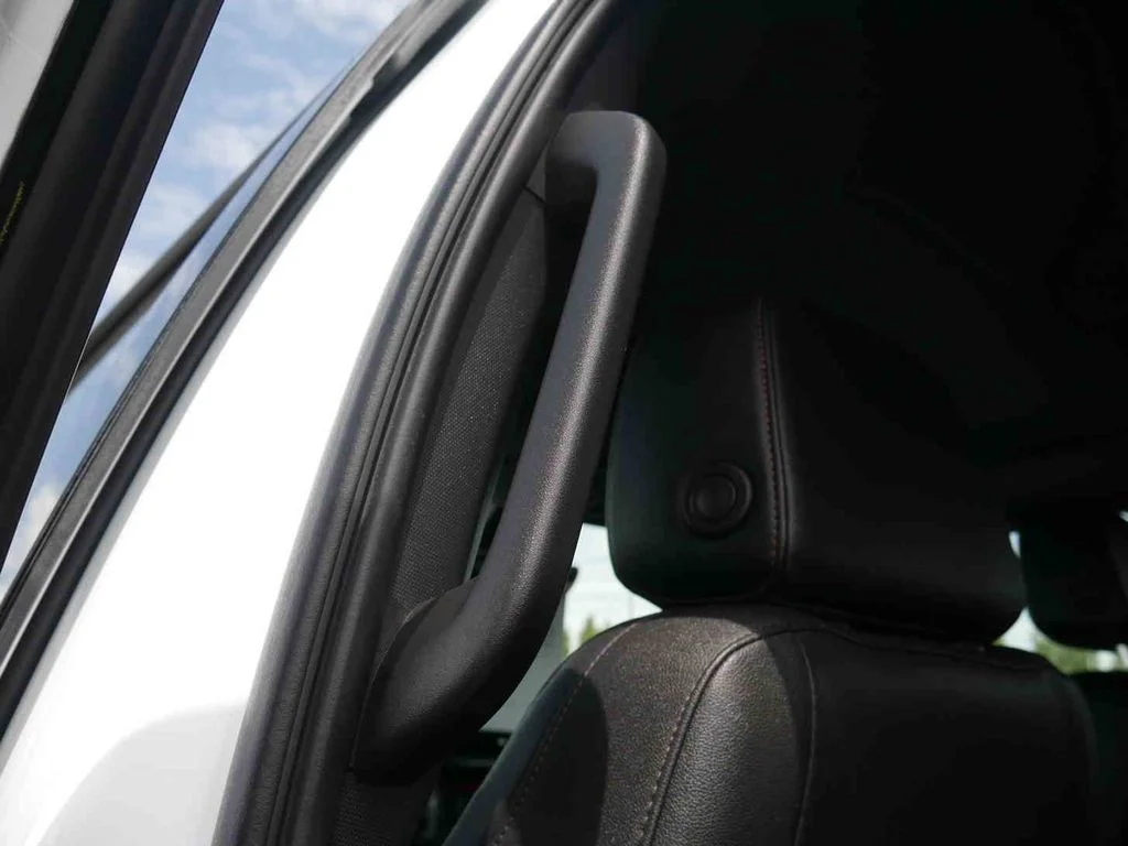 Used 2025 White GMC AT4 image 19